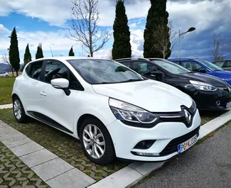 Vooraanzicht van een huurauto Renault Clio 4 in Podgorica, Montenegro ✓ Auto #8787. ✓ Transmissie Automatisch TM ✓ 0 beoordelingen.