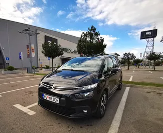 Vooraanzicht van een huurauto Citroen C4 Grand Picasso in Podgorica, Montenegro ✓ Auto #8794. ✓ Transmissie Automatisch TM ✓ 0 beoordelingen.