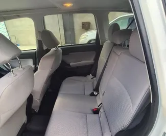 Interieur van Subaru Forester te huur in Georgië. Een geweldige auto met 5 zitplaatsen en een Automatisch transmissie.