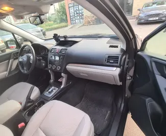 Interieur van Subaru Forester te huur in Georgië. Een geweldige auto met 5 zitplaatsen en een Automatisch transmissie.