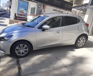 Benzine motor van 1,5L van Mazda 2 2023 te huur in Limassol.