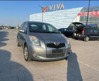 Autohuur Toyota Yaris #8683 Handmatig in Tirana, uitgerust met 1,0L motor ➤ Van Erjet in Albanië.