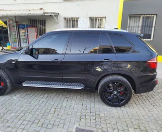 Vooraanzicht van een huurauto BMW X5 in Durrës, Albanië ✓ Auto #8605. ✓ Transmissie Automatisch TM ✓ 0 beoordelingen.