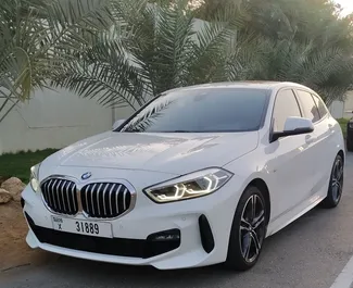 Vooraanzicht van een huurauto BMW 120i in Dubai, Verenigde Arabische Emiraten ✓ Auto #8558. ✓ Transmissie Automatisch TM ✓ 0 beoordelingen.