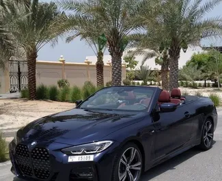 Vooraanzicht van een huurauto BMW 420i Cabrio in Dubai, Verenigde Arabische Emiraten ✓ Auto #8556. ✓ Transmissie Automatisch TM ✓ 0 beoordelingen.