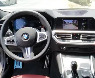 BMW 420i Cabrio 2023 beschikbaar voor verhuur in Dubai, met een kilometerlimiet van 250 km/dag.