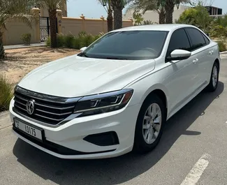 Vooraanzicht van een huurauto Volkswagen Passat in Dubai, Verenigde Arabische Emiraten ✓ Auto #8618. ✓ Transmissie Automatisch TM ✓ 0 beoordelingen.