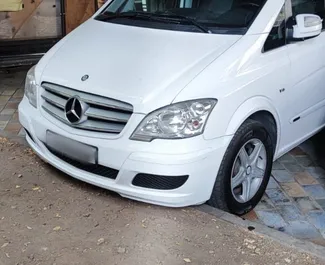 Vooraanzicht van een huurauto Mercedes-Benz V250 in Jerevan, Armenië ✓ Auto #8705. ✓ Transmissie Automatisch TM ✓ 0 beoordelingen.