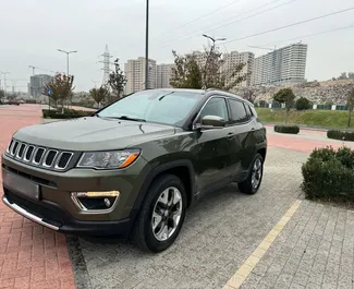 Vooraanzicht van een huurauto Jeep Compass in Jerevan, Armenië ✓ Auto #8707. ✓ Transmissie Automatisch TM ✓ 0 beoordelingen.