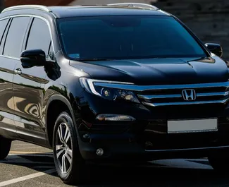 Vooraanzicht van een huurauto Honda Pilot in Jerevan, Armenië ✓ Auto #9058. ✓ Transmissie Automatisch TM ✓ 0 beoordelingen.