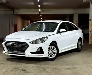 Vooraanzicht van een huurauto Hyundai Sonata in Bakoe, Azerbeidzjan ✓ Auto #9089. ✓ Transmissie Automatisch TM ✓ 0 beoordelingen.