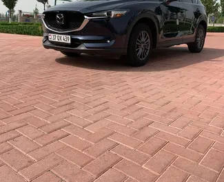 Vooraanzicht van een huurauto Mazda CX-5 in Jerevan, Armenië ✓ Auto #9092. ✓ Transmissie Automatisch TM ✓ 0 beoordelingen.