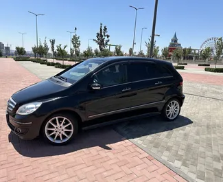 Vooraanzicht van een huurauto Mercedes-Benz B-Class in Jerevan, Armenië ✓ Auto #9122. ✓ Transmissie Automatisch TM ✓ 0 beoordelingen.