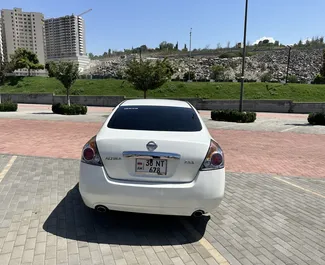 Interieur van Nissan Altima te huur in Armenië. Een geweldige auto met 5 zitplaatsen en een Automatisch transmissie.