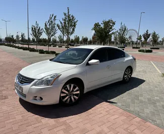 Vooraanzicht van een huurauto Nissan Altima in Jerevan, Armenië ✓ Auto #9101. ✓ Transmissie Automatisch TM ✓ 0 beoordelingen.