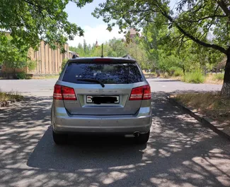 Autohuur Dodge Journey 2021 in in Armenië, met Benzine brandstof en 173 pk ➤ Vanaf 55 USD per dag.