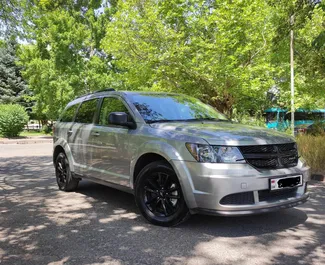 Vooraanzicht van een huurauto Dodge Journey in Jerevan, Armenië ✓ Auto #9055. ✓ Transmissie Automatisch TM ✓ 0 beoordelingen.