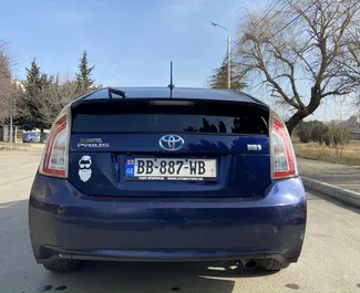 Toyota Prius 2012 beschikbaar voor verhuur in Tbilisi, met een kilometerlimiet van onbeperkt.