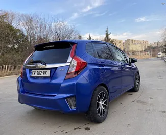 Honda Fit 2015 beschikbaar voor verhuur in Tbilisi, met een kilometerlimiet van onbeperkt.