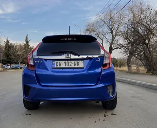 Interieur van Honda Fit te huur in Georgië. Een geweldige auto met 4 zitplaatsen en een Automatisch transmissie.