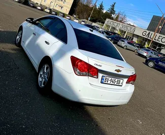 Verhuur Chevrolet Cruze. Comfort Auto te huur in Georgië ✓ Borg van Borg van 300 GEL ✓ Verzekeringsmogelijkheden FDW, Jonge.