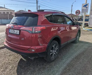 Toyota Rav4 2017 beschikbaar voor verhuur in Tbilisi, met een kilometerlimiet van onbeperkt.