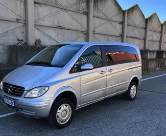 Vooraanzicht van een huurauto Mercedes-Benz Viano in Durrës, Albanië ✓ Auto #8710. ✓ Transmissie Automatisch TM ✓ 0 beoordelingen.