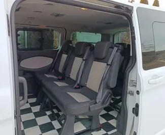 Benzine motor van 2,2L van Ford Tourneo Custom 2014 te huur in Tirana.