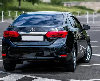 Autohuur Toyota Corolla Sedan 2017 in in Armenië, met Benzine brandstof en 132 pk ➤ Vanaf 40 USD per dag.