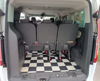 Ford Tourneo Custom 2014 met Vooraandrijving systeem, beschikbaar in Tirana.