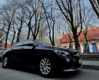 Vooraanzicht van een huurauto Mercedes-Benz CLA200 in Kaliningrad, Rusland ✓ Auto #8978. ✓ Transmissie Automatisch TM ✓ 0 beoordelingen.