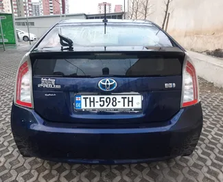 Verhuur Toyota Prius. Economy, Comfort Auto te huur in Georgië ✓ Borg van Borg van 40 GEL ✓ Verzekeringsmogelijkheden TPL, SCDW, Passagiers, Diefstal.