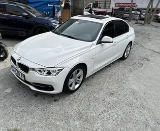 Vooraanzicht van een huurauto BMW 320i in Istanbul, Turkije ✓ Auto #8985. ✓ Transmissie Automatisch TM ✓ 0 beoordelingen.