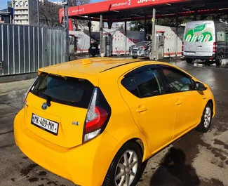 Autohuur Toyota Prius C 2015 in in Georgië, met Hybride brandstof en 75 pk ➤ Vanaf 75 GEL per dag.