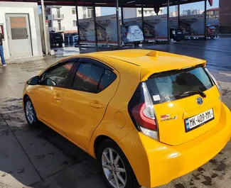 Verhuur Toyota Prius C. Economy, Comfort Auto te huur in Georgië ✓ Borg van Zonder Borg ✓ Verzekeringsmogelijkheden TPL, FDW, Passagiers, Diefstal, Geen storting.