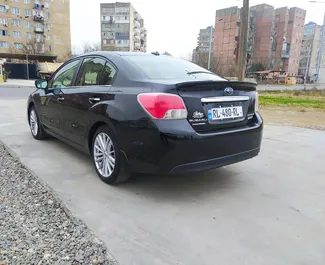 Benzine motor van 2,0L van Subaru Impreza 2016 te huur op de luchthaven van Koetaisi.