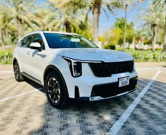 Vooraanzicht van een huurauto Kia Sorento Luchthaven Dubai Al Maktoum, Verenigde Arabische Emiraten ✓ Auto #8932. ✓ Transmissie Automatisch TM ✓ 0 beoordelingen.