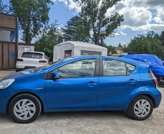 Autohuur Toyota Prius C 2014 in in Georgië, met Hybride brandstof en 99 pk ➤ Vanaf 75 GEL per dag.