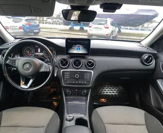 Autohuur Mercedes-Benz GLA-Class 2019 in in Rusland, met Benzine brandstof en 150 pk ➤ Vanaf 3790 RUB per dag.