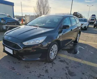 Vooraanzicht van een huurauto Ford Focus SW in Podgorica, Montenegro ✓ Auto #9020. ✓ Transmissie Handmatig TM ✓ 0 beoordelingen.