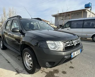 Vooraanzicht van een huurauto Dacia Duster in Tirana, Albanië ✓ Auto #9282. ✓ Transmissie Handmatig TM ✓ 0 beoordelingen.