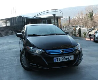 Vooraanzicht van een huurauto Honda Insight in Tbilisi, Georgië ✓ Auto #9244. ✓ Transmissie Automatisch TM ✓ 2 beoordelingen.