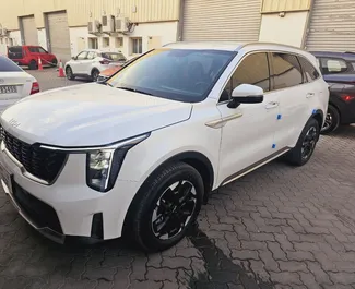 Vooraanzicht van een huurauto Kia Sorento in Dubai, Verenigde Arabische Emiraten ✓ Auto #8963. ✓ Transmissie Automatisch TM ✓ 0 beoordelingen.