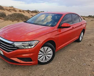 Benzine motor van 1,5L van Volkswagen Jetta 2019 te huur in Dubai.