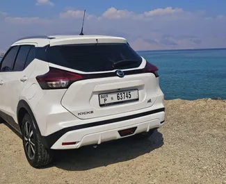 Nissan Kicks 2021 beschikbaar voor verhuur in Dubai, met een kilometerlimiet van 200 km/dag.