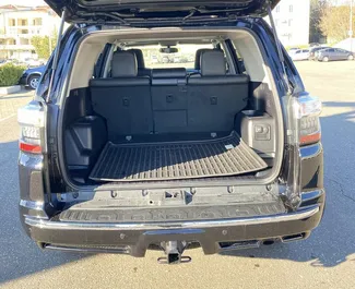 Toyota 4 Runner 2020 met Aandrijving op alle wielen systeem, beschikbaar in Koetaisi.