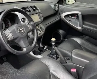 Verhuur Toyota Rav4. Comfort, SUV, Crossover Auto te huur in Albanië ✓ Borg van Borg van 200 EUR ✓ Verzekeringsmogelijkheden TPL, CDW, SCDW, Buitenland, Jonge.