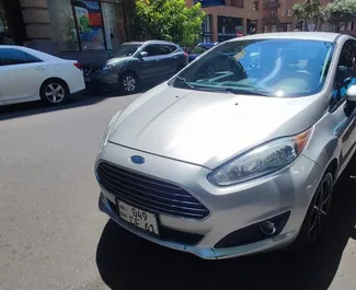 Vooraanzicht van een huurauto Ford Fiesta in Jerevan, Armenië ✓ Auto #9408. ✓ Transmissie Automatisch TM ✓ 0 beoordelingen.