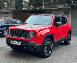 Vooraanzicht van een huurauto Jeep Renegade in Tbilisi, Georgië ✓ Auto #9528. ✓ Transmissie Automatisch TM ✓ 0 beoordelingen.