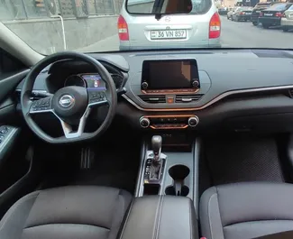 Benzine motor van 2,5L van Nissan Altima 2019 te huur in Jerevan.